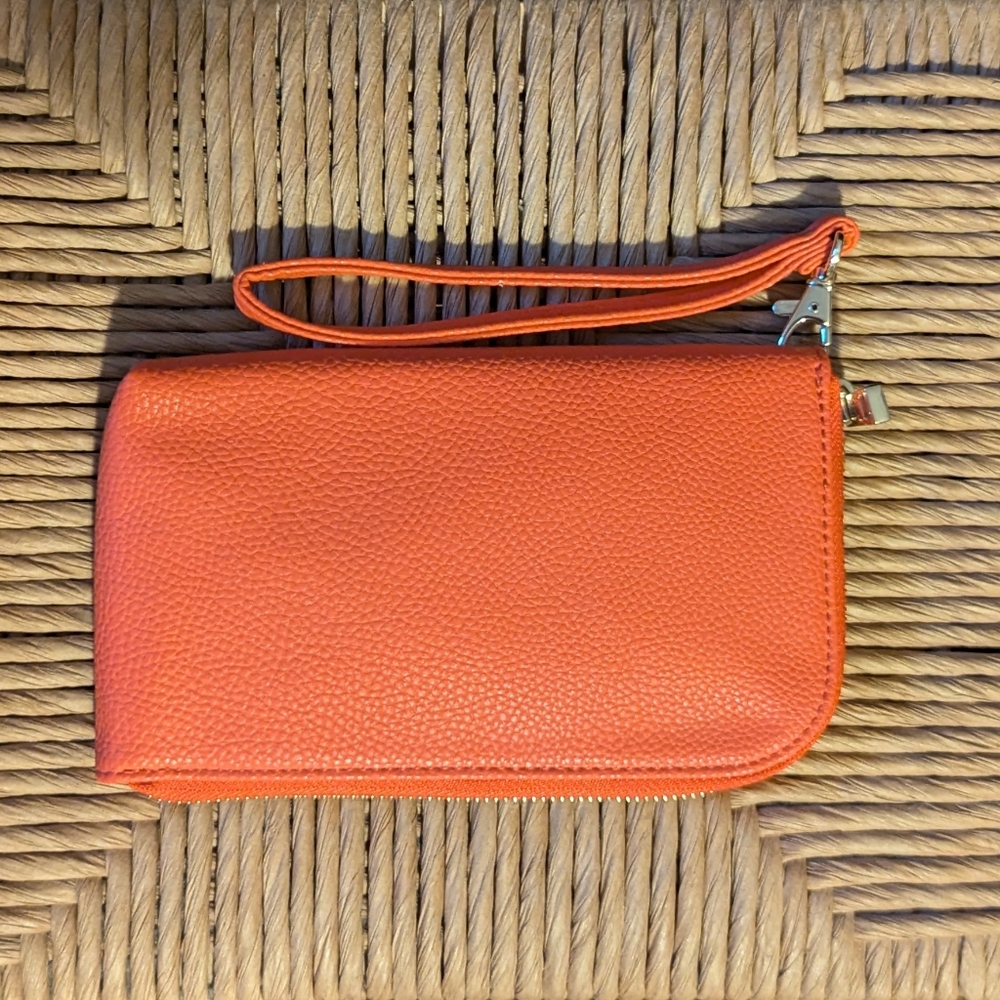 CHARGE IT wristlet purse bag phone charger